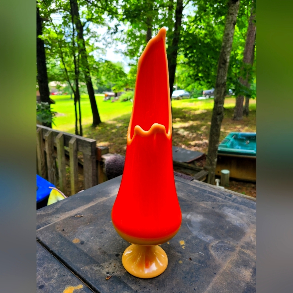 Swung Vase